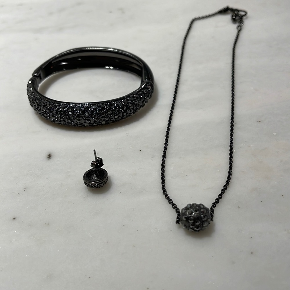 Woman’s jewelry set
